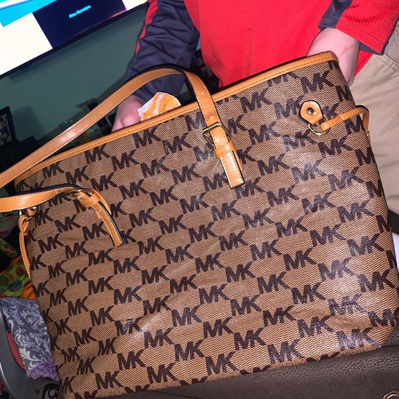 Michael kors purse - Picture 3 of 4